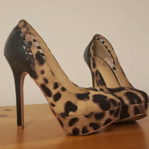 Shoes - Picture 2 of 3